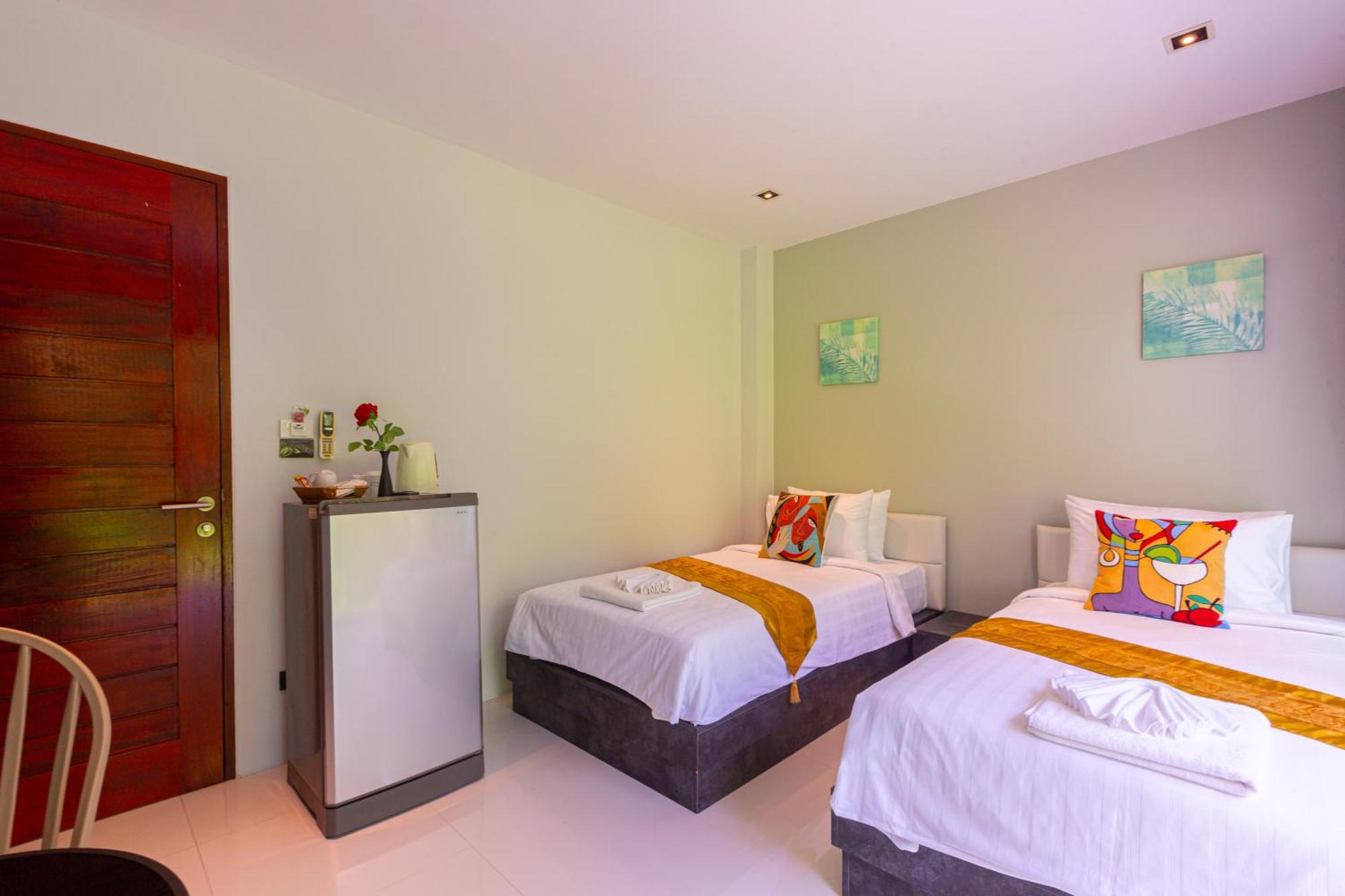 Rossarin Sea View Patong Hotel Exterior photo