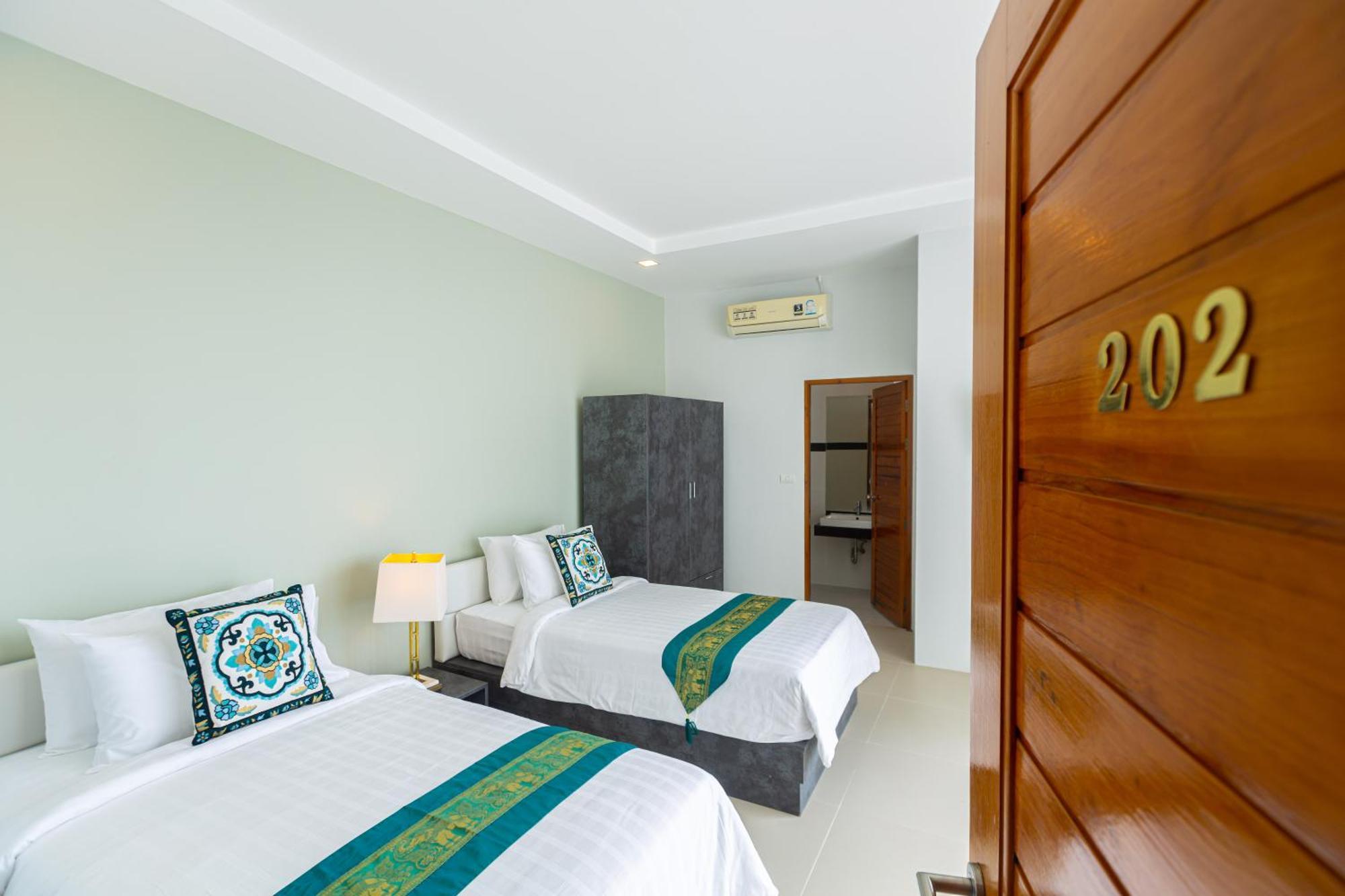 Rossarin Sea View Patong Hotel Exterior photo