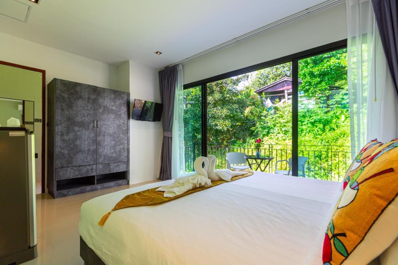 Rossarin Sea View Patong Hotel Exterior photo