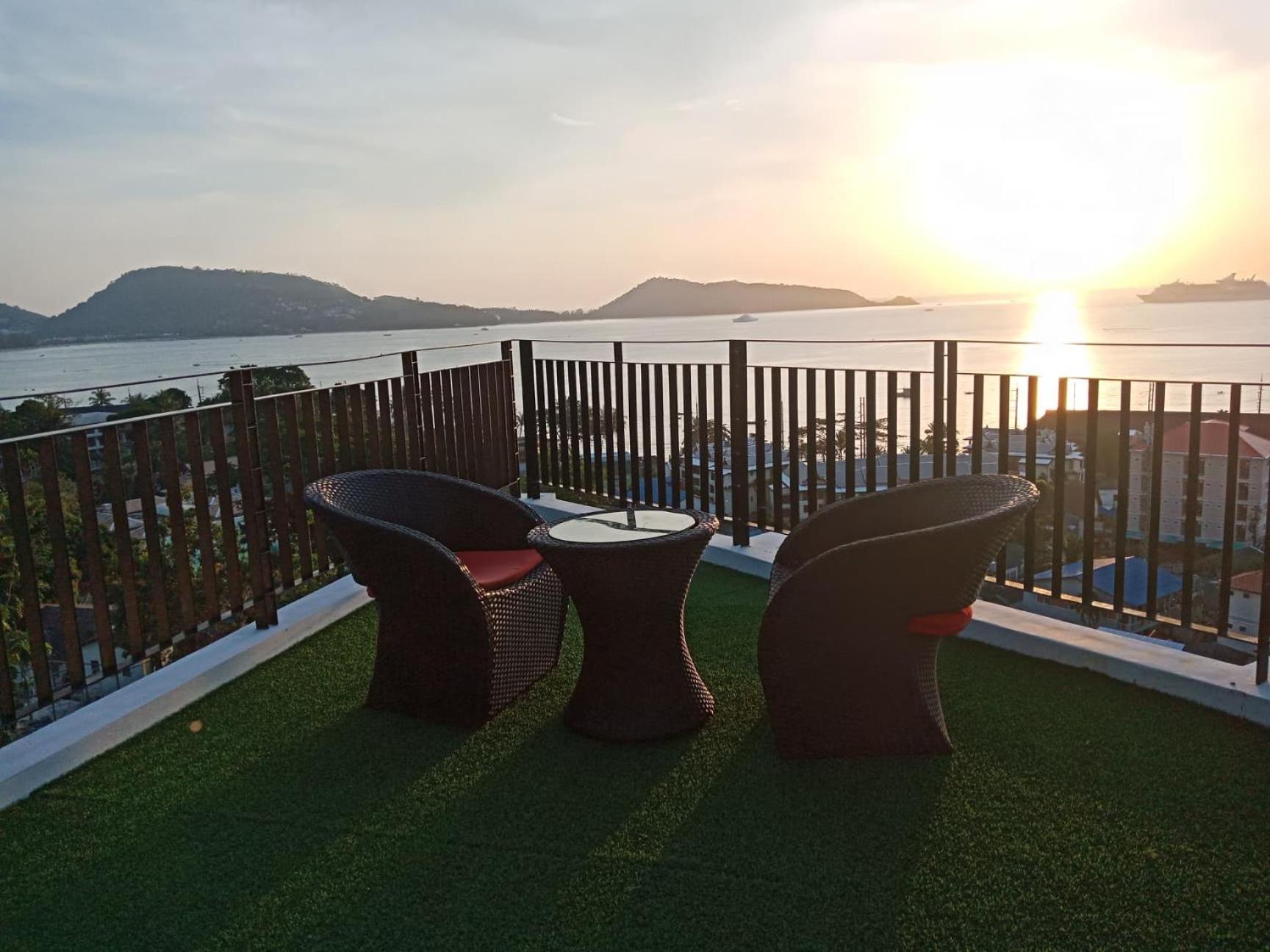 Rossarin Sea View Patong Hotel Exterior photo